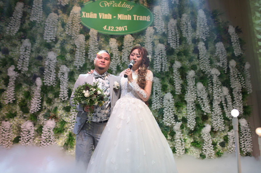 Vinh Râu khóc trong đám cưới khi nghe vợ hát